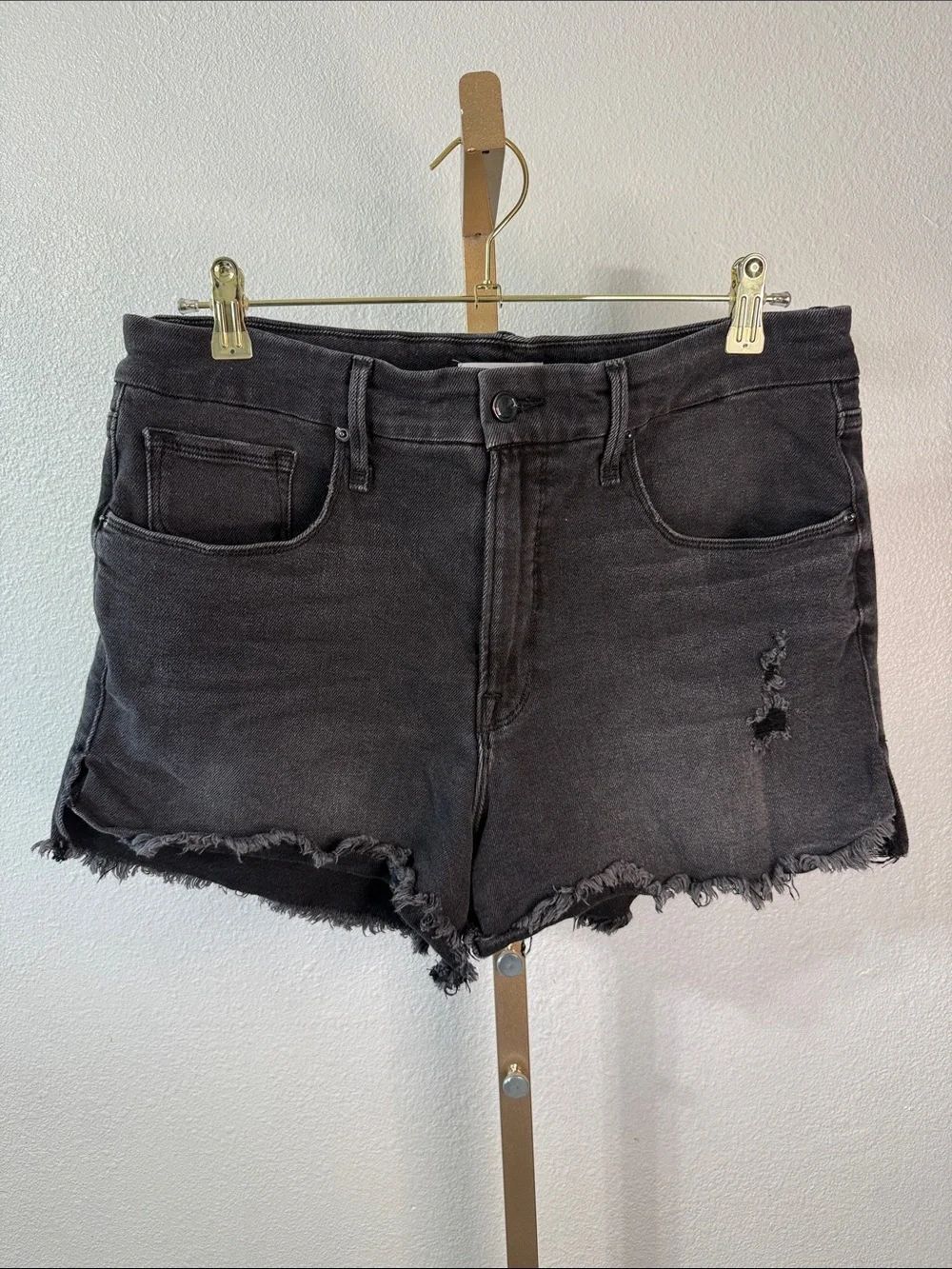 Good American Black Distressed Denim Cutoff Shorts- Super stretch- Size 15/33